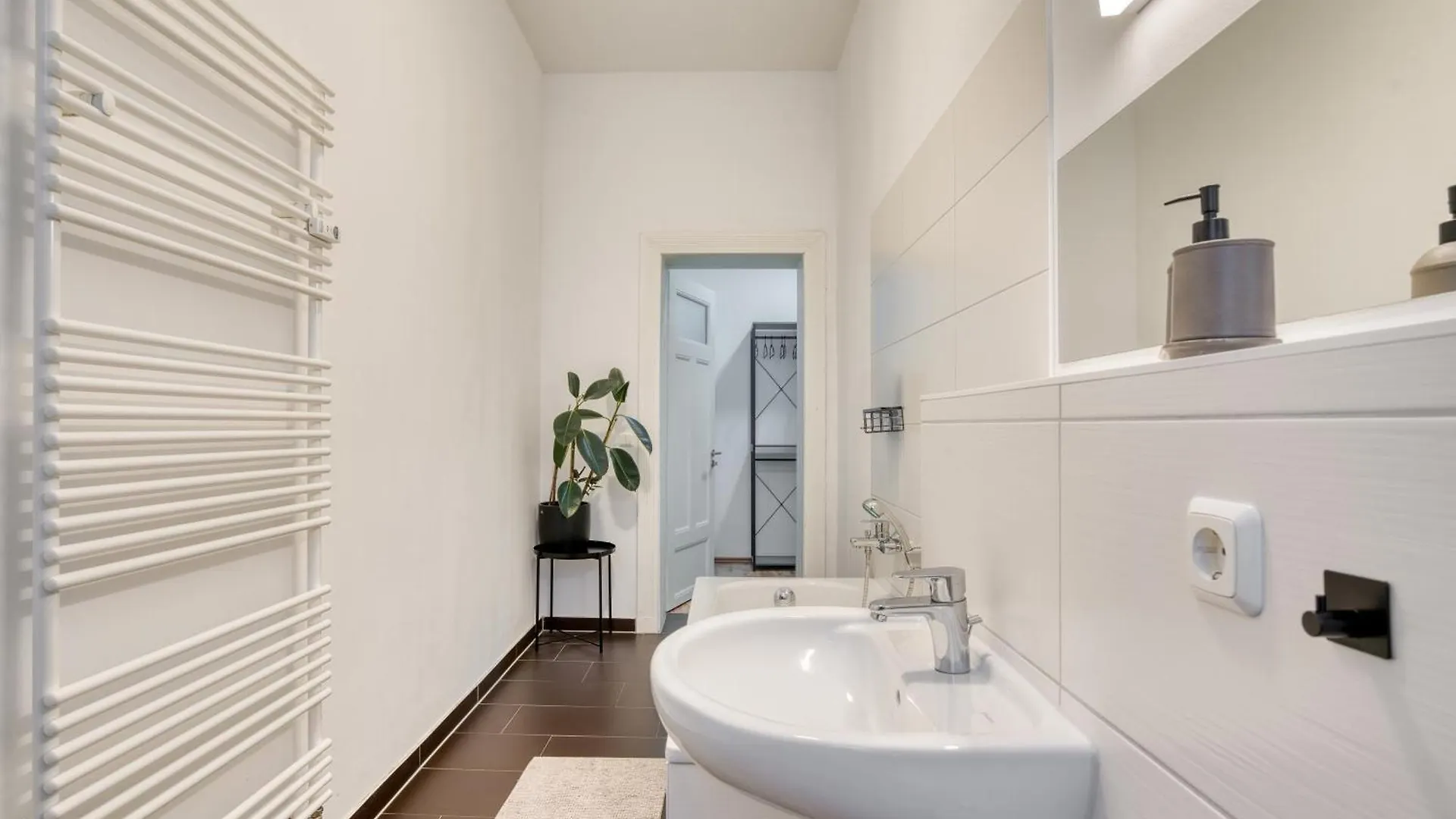 Homy I Altbaucharme Netflix Und Wlan Apartment Leipzig